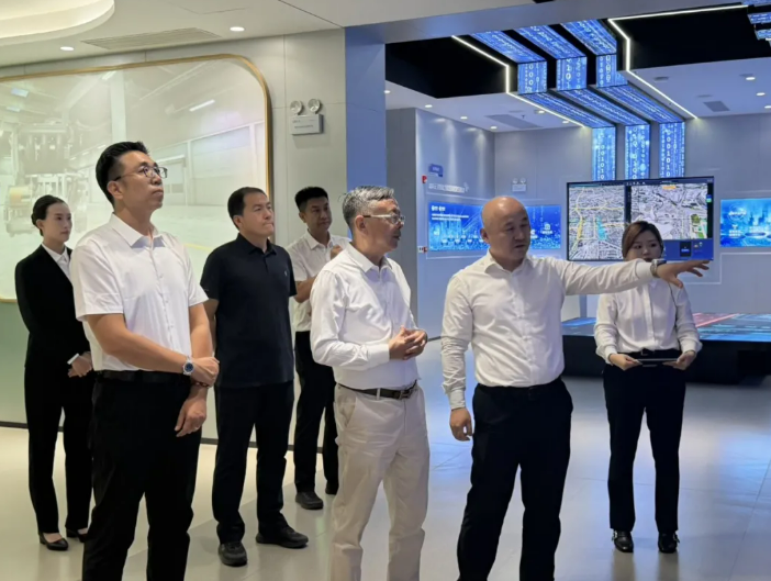 中国联通智慧教育军团总经理陈海涛带队,陪同天亿团队参观联通数字智慧展厅 中国联通智慧教育军团总经理陈海涛带队,陪同天亿团队参观联通数字智慧展厅
