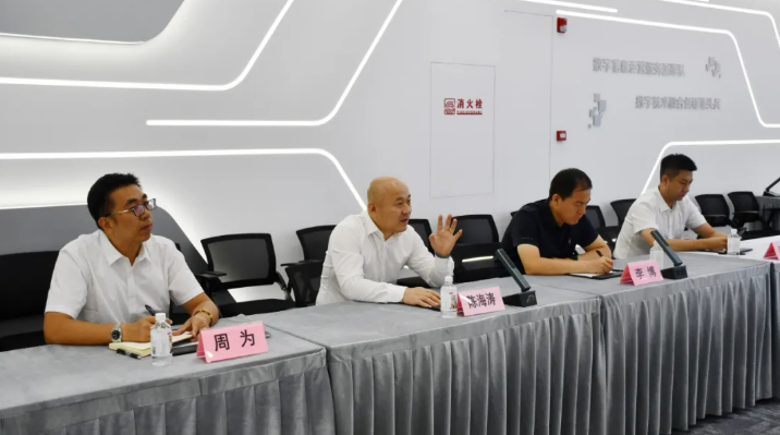现场交谈 现场交谈